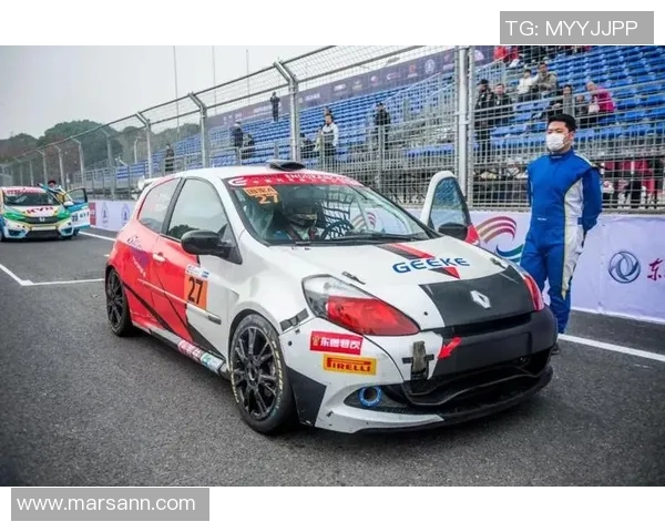 上海足球队在耐力排行榜中荣登第三名展现出强大实力与潜力 上海足球队在耐力排行榜中荣登第三名展现出强大实力与潜力