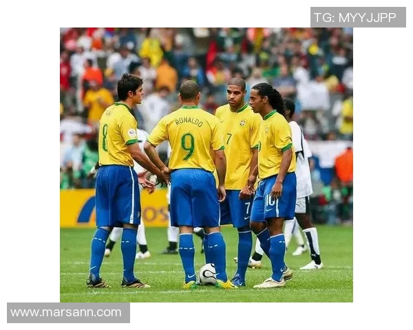 历届最佳阵容足球明星回顾与分析探讨各时代传奇球员的辉煌成就