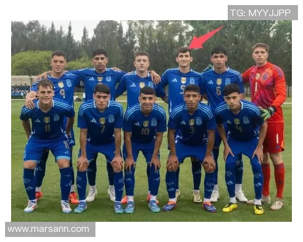 足球明星与粉丝亲密互动瞬间大揭秘让我们一起感受他们的温暖与热情