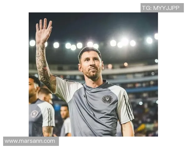 足球明星在豪华游艇上踢球的精彩瞬间视频分享 足球明星在豪华游艇上踢球的精彩瞬间视频分享